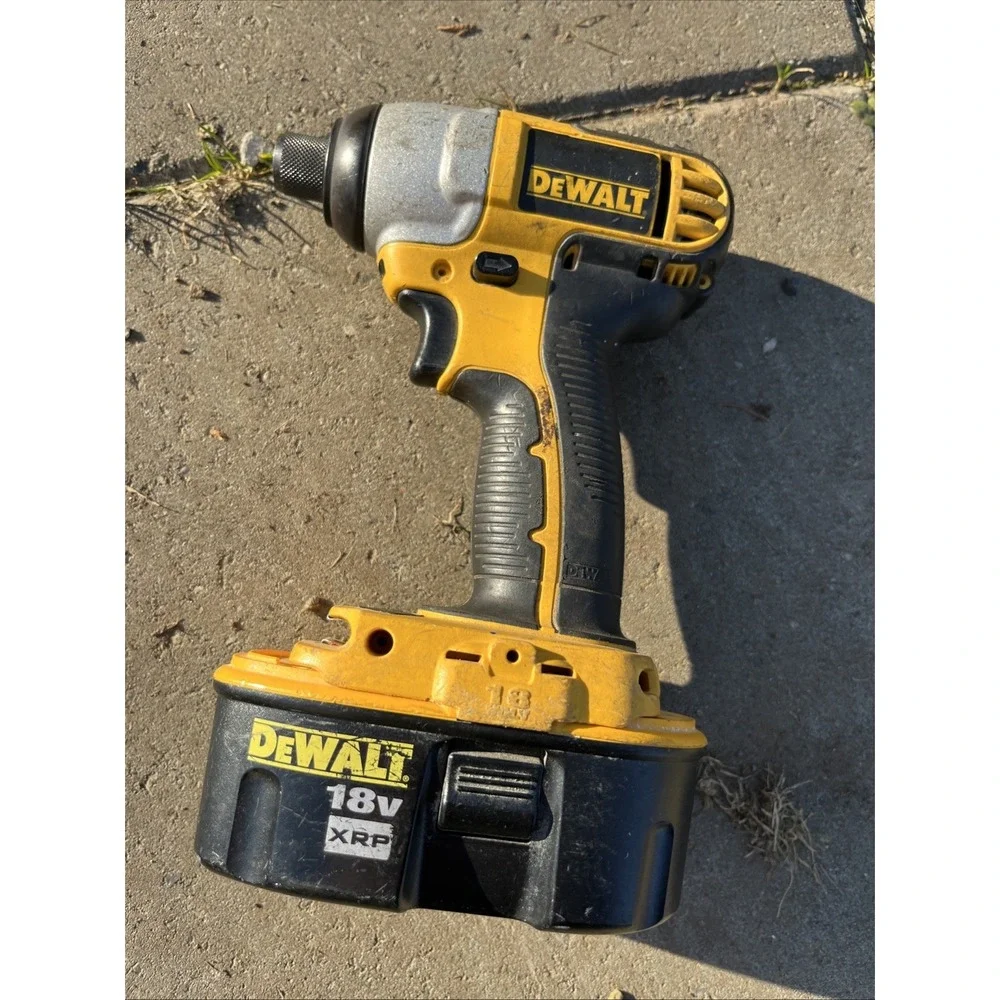 DEWALT DC825 1/4